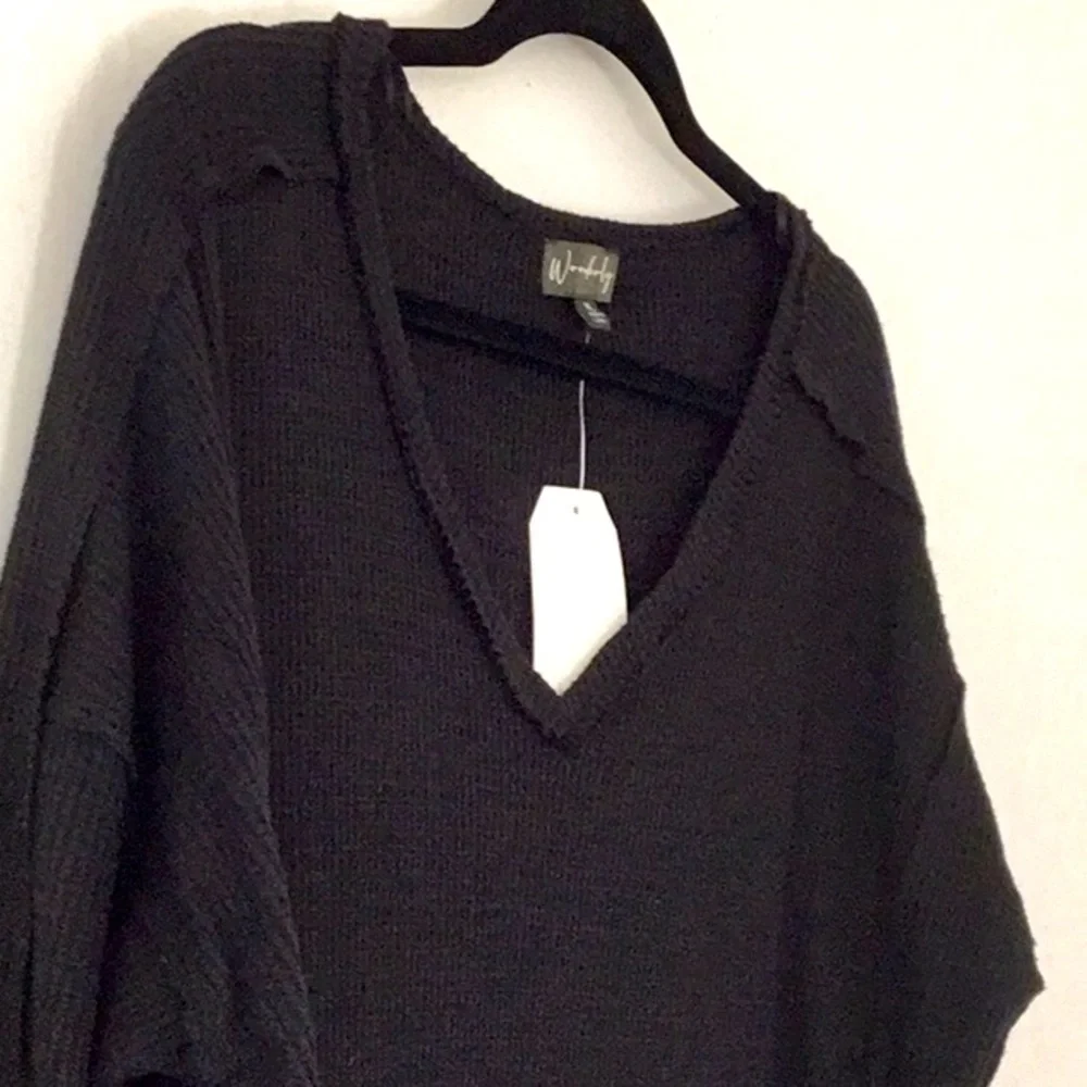 Belk Wonderly, Woman’s Black V-Neck Waffle Knit Long Sleeve Relaxed Fit Tunic. - Picture 8 of 8
